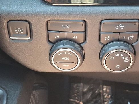 Certified 2023 Chevrolet Silverado 1500 LT AWD/4WD image 23