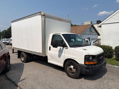 Used 2012 GMC Savana 3500 RWD image 2