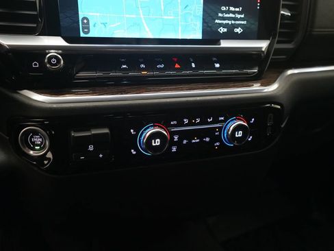Used 2023 GMC Sierra 1500 SLE w/ Preferred Package AWD/4WD image 19