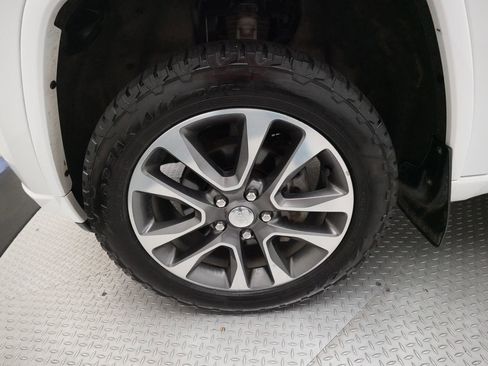 Used 2018 Jeep Grand Cherokee Overland AWD/4WD image 27