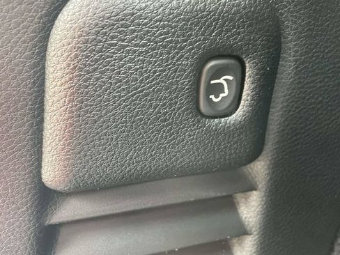 Used 2018 Jeep Grand Cherokee Overland AWD/4WD image 25