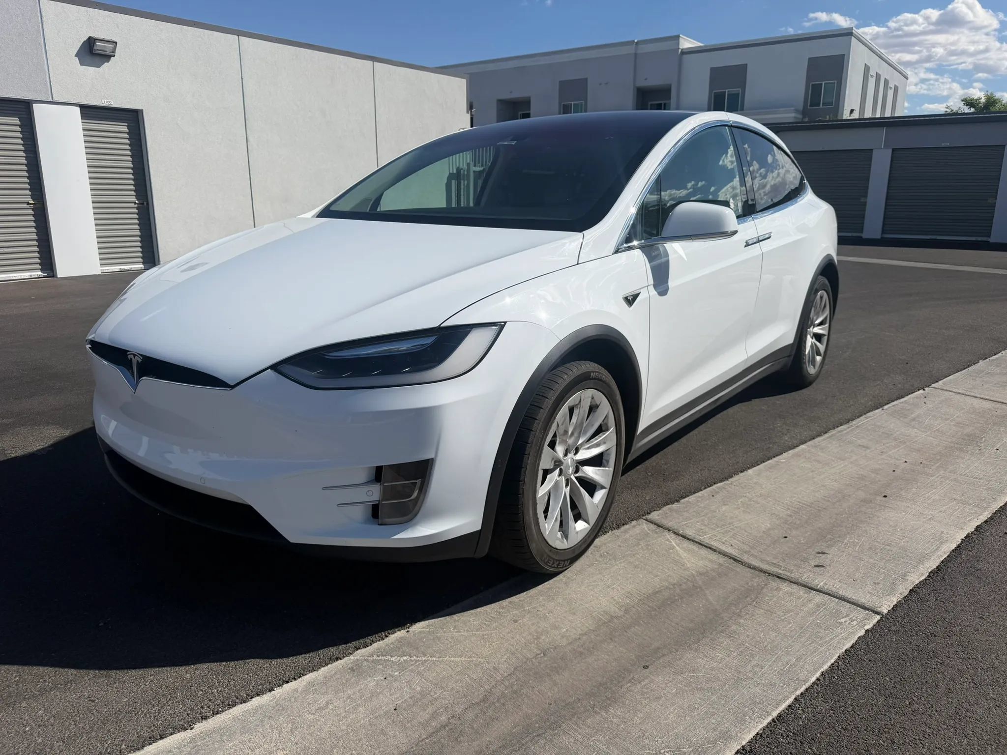 Used 2016 Tesla Model X 90D AWD/4WD image 2