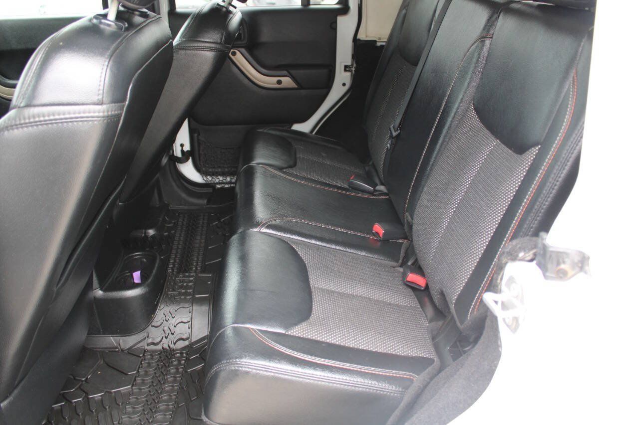 Used 2016 Jeep Wrangler Unlimited Sahara AWD/4WD image 10