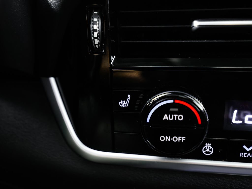 Used 2025 Nissan Rogue SL w/ SL Premium Package AWD/4WD image 31