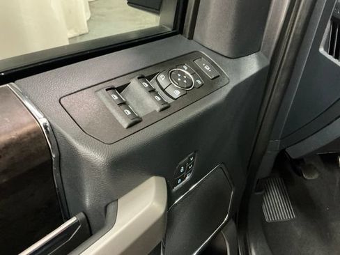 Used 2022 Ford F250 Lariat w/ Lariat Ultimate Package AWD/4WD image 17