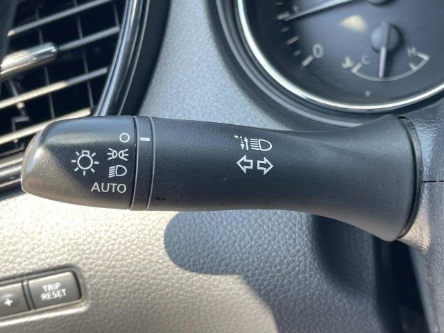Used 2020 Nissan Rogue SV FWD image 38