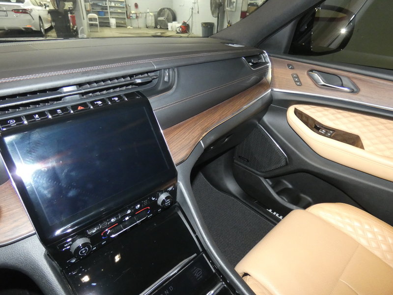 Used 2024 Jeep Grand Cherokee Summit w/ Luxury Tech Group V AWD/4WD image 12