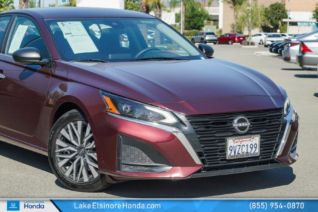 Used 2025 Nissan Altima 2.5 SV FWD image 2