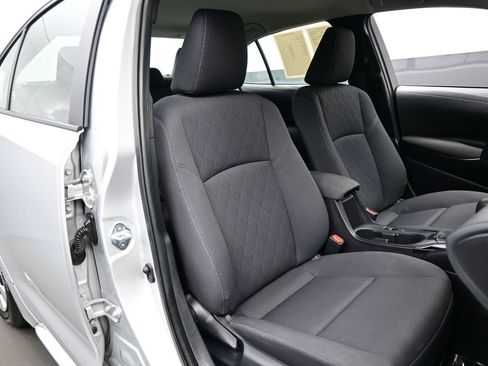 Used 2025 Toyota Corolla LE FWD image 13