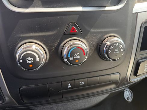 Used 2023 RAM 1500 Classic SLT AWD/4WD image 27