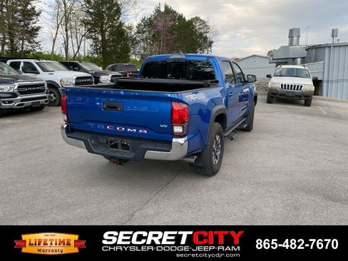 Used 2018 Toyota Tacoma TRD Off-Road image 5