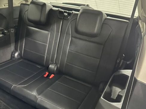 Used 2020 Volkswagen Tiguan SE w/ 3rd Row Seat Package AWD/4WD image 28