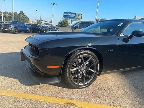 Used 2023 Dodge Challenger R/T w/ Plus Package image 5