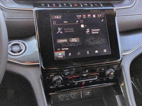 Used 2023 Jeep Grand Cherokee Altitude image 27