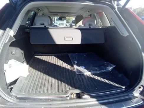 Certified 2023 Volvo XC60 B5 Ultimate w/ Protection Package Premier image 6