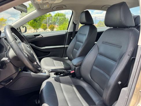 Used 2013 Volkswagen Jetta SE FWD image 7