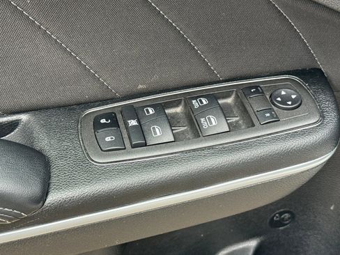Used 2022 Dodge Charger SXT RWD image 13