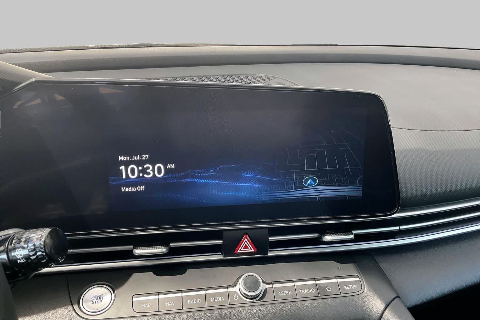 Certified 2025 Hyundai Elantra Limited FWD image 29