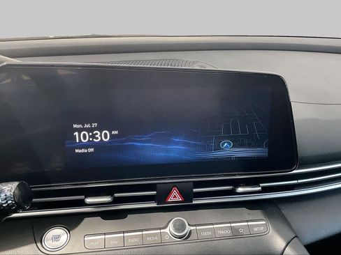 Certified 2025 Hyundai Elantra Limited FWD image 29