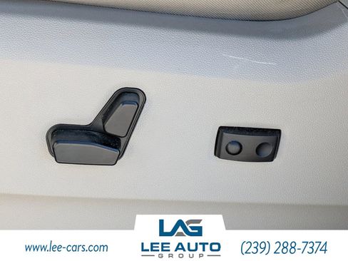 Used 2011 Chrysler Town & Country Limited image 19