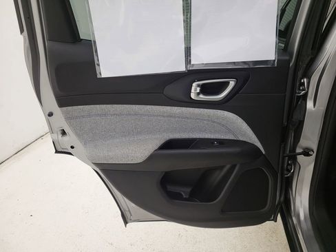 Used 2023 Jeep Compass Sport image 38