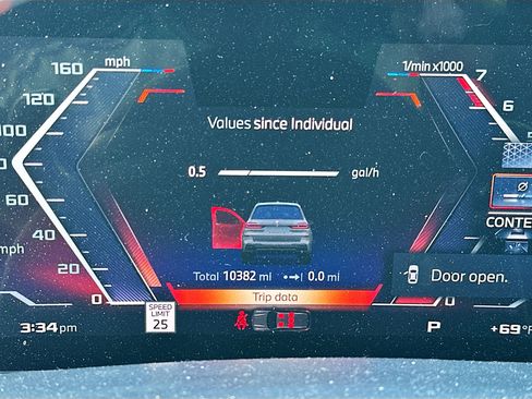 Used 2025 BMW X7 M60i w/ Executive Package image 12