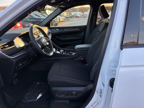 New 2025 Jeep Grand Cherokee Laredo X image 11