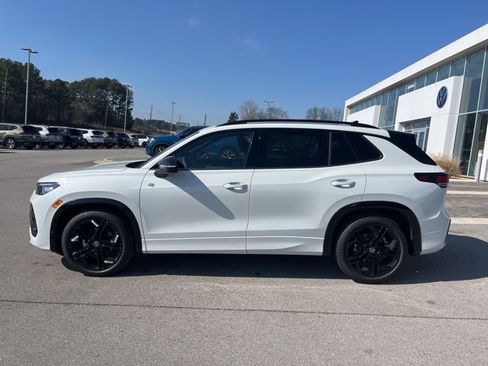 New 2026 Volkswagen Tiguan SE R-Line FWD image 3