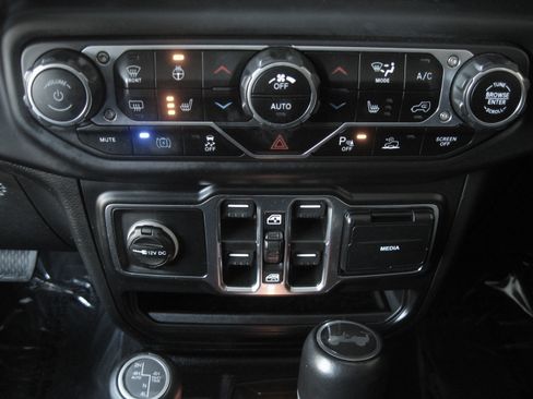 Used 2021 Jeep Wrangler Unlimited Sahara image 17