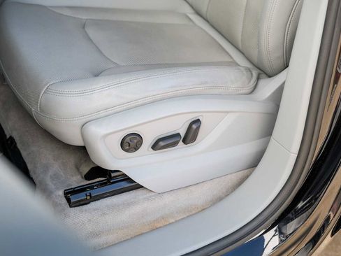 Used 2017 Audi Q7 3.0T Prestige image 32