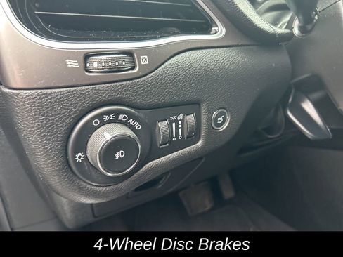 Used 2019 Jeep Cherokee Limited image 15