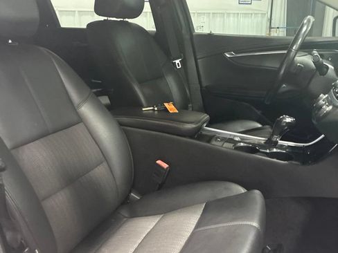 Used 2019 Chevrolet Impala LT FWD image 32