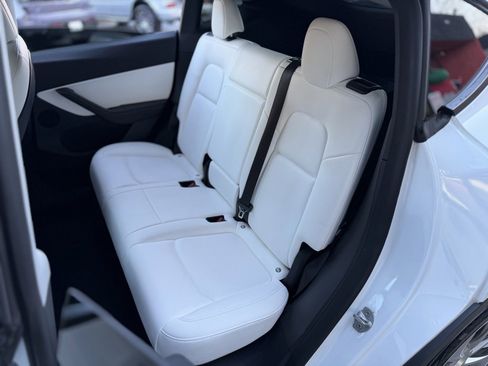 Used 2021 Tesla Model Y Long Range image 30