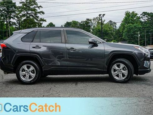 Used 2020 Toyota RAV4 XLE w/ Convenience Package FWD image 2