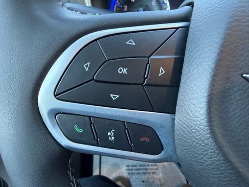 Used 2024 Chrysler Pacifica Touring-L image 18