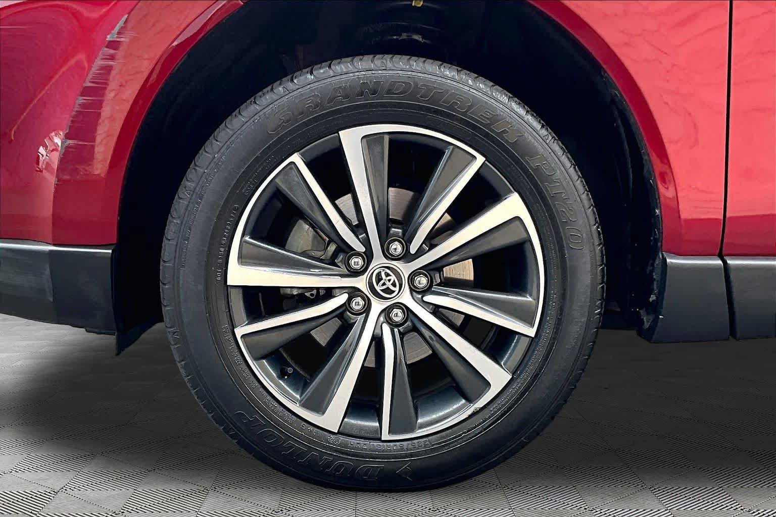 Certified 2024 Toyota Venza LE AWD/4WD image 11
