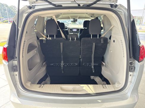 Used 2023 Chrysler Voyager LX FWD image 30