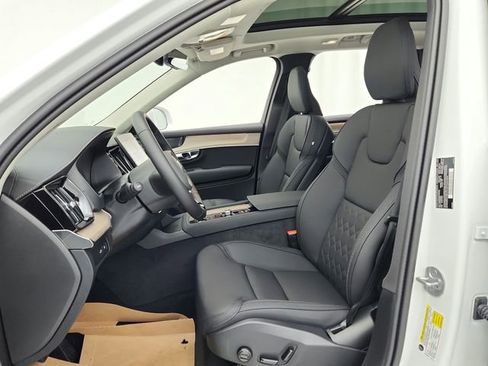New 2025 Volvo XC90 T8 Plus w/ Protection Package Premier image 25