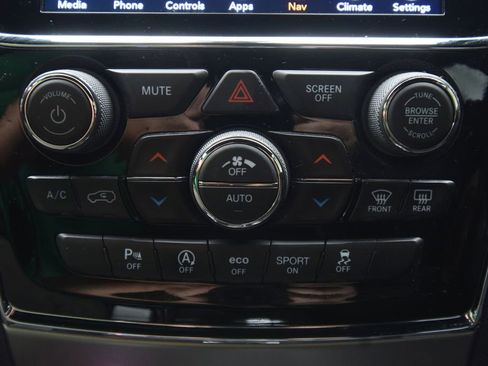 Used 2020 Jeep Grand Cherokee Altitude image 33