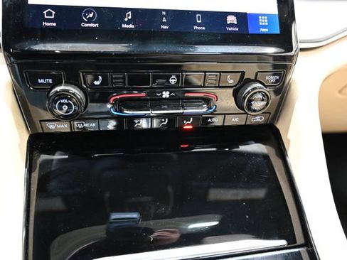 Used 2023 Jeep Grand Cherokee L Limited image 18