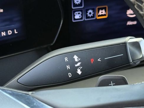 Used 2024 Chevrolet Traverse LT FWD image 21