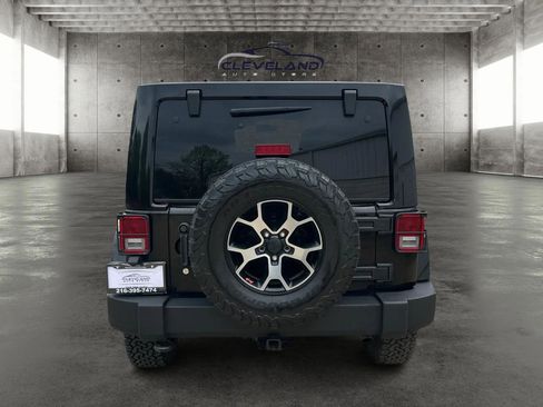 Used 2018 Jeep Wrangler Unlimited Sahara AWD/4WD image 4