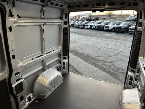 Used 2025 RAM ProMaster 2500 w/ Premium Convenience Group image 12