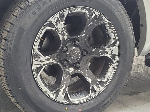 Used 2014 RAM 1500 Laramie w/ Convenience Group image 31