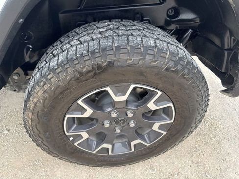 Used 2025 Jeep Wrangler Unlimited Sahara AWD/4WD image 27