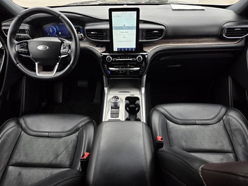 Used 2022 Ford Explorer Platinum w/ Technology Package RWD image 19