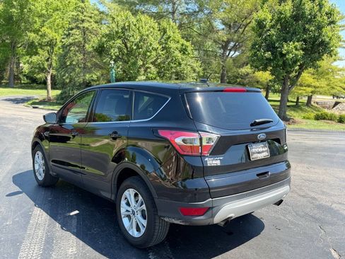 Used 2017 Ford Escape SE FWD image 4