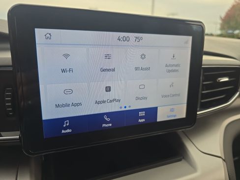 Used 2022 Ford Explorer XLT image 13