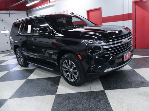 Used 2022 Chevrolet Tahoe LT w/ Luxury Package RWD image 3