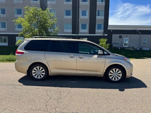 Used 2012 Toyota Sienna XLE AWD/4WD image 14